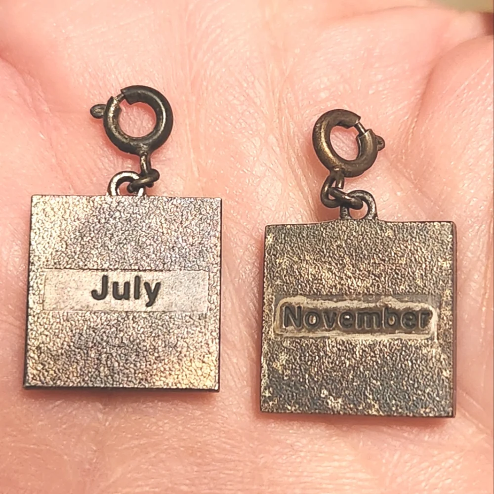 Hallmark Pair Of Keepsake Silver Plated Motherhood Charms July & November - Picture 2 of 2